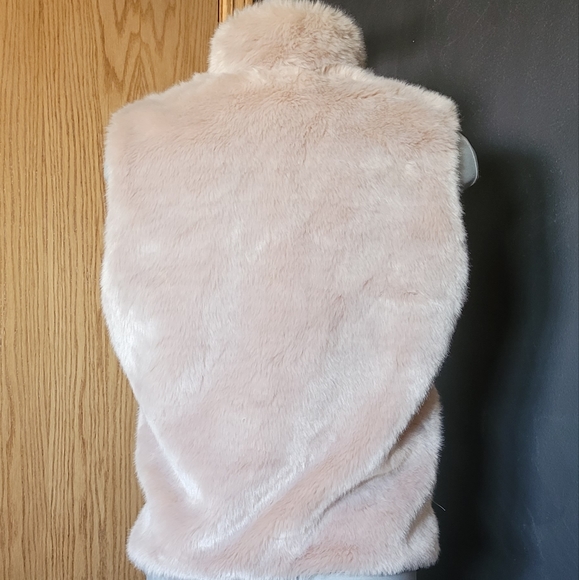 Dynamite Light Faux Fur Vest - Picture 1 of 4